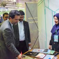 بازدید رئیس دانشگاه فردوسی مشهد از سیزدهمین جشنواره سراسری رسانه و نشریات دانشجویی تیتر ۱۳