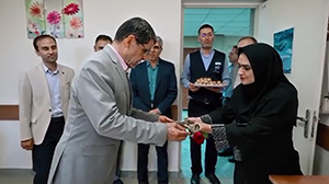 حضور رئیس دانشگاه در دانشکده دامپزشکی و تقدیر از کارمندان به مناسبت گرامیداشت روز کارمند